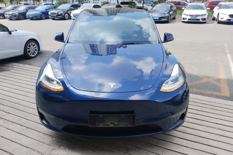 Used Tesla Model Y 2023 Long-Range All-Wheel-Drive Version Front