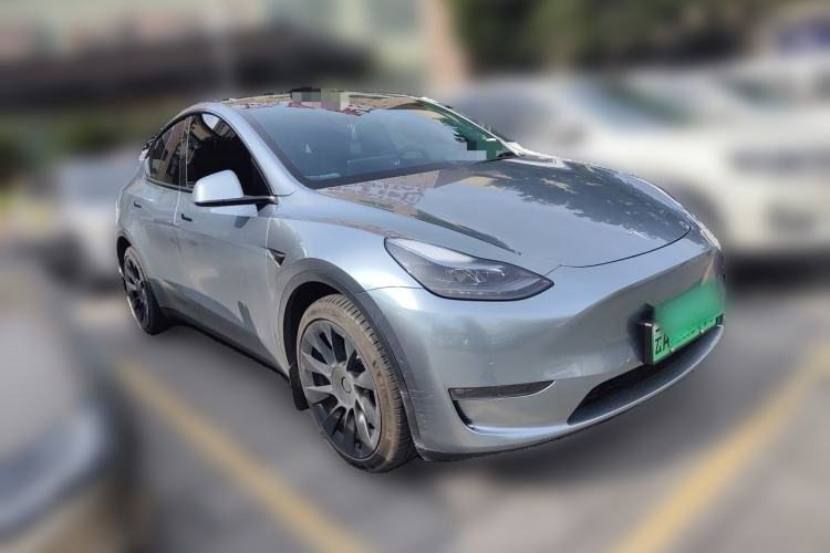 Used Tesla Model Y 2023 Long-Range All-Wheel-Drive Version Front Right 45 Deg