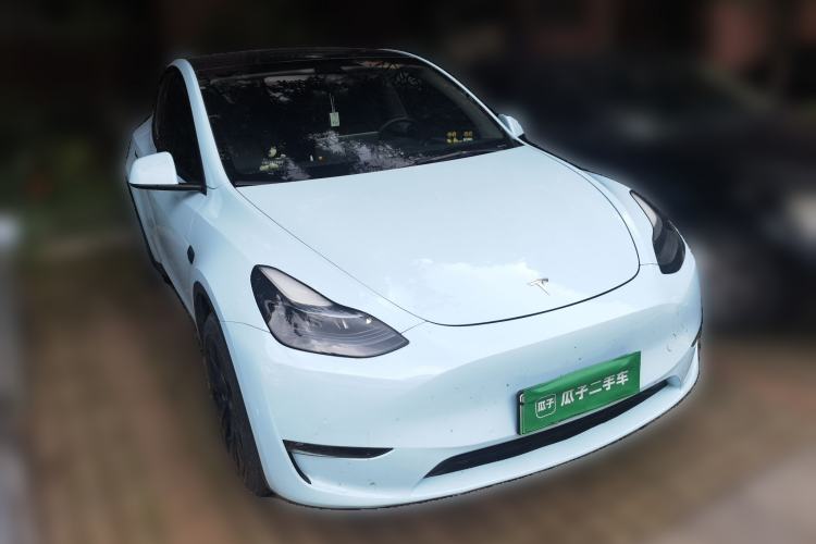 Used Tesla Model Y 2023 Long-Range All-Wheel-Drive Version Front Right 45 Deg