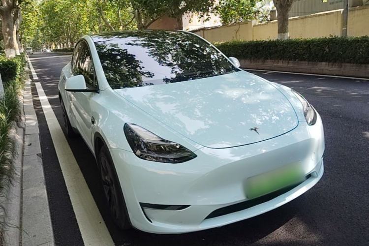 Used Tesla Model Y 2023 Long-Range All-Wheel-Drive Version Front Right 45 Deg