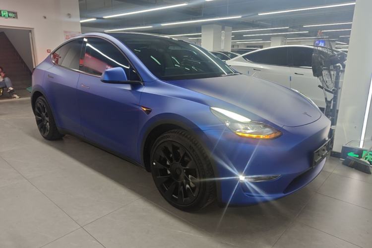 Used Tesla Model Y 2023 Long-Range All-Wheel-Drive Version Front Right 45 Deg