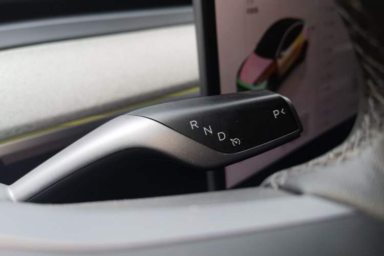 Used Tesla Model Y 2023 Long-Range All-Wheel-Drive Version Gear Lever