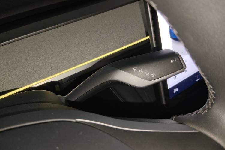 Used Tesla Model Y 2023 Long-Range All-Wheel-Drive Version Gear Lever