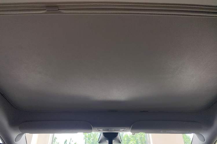 Used Tesla Model Y 2023 Rear-Wheel-Drive Version Headliner