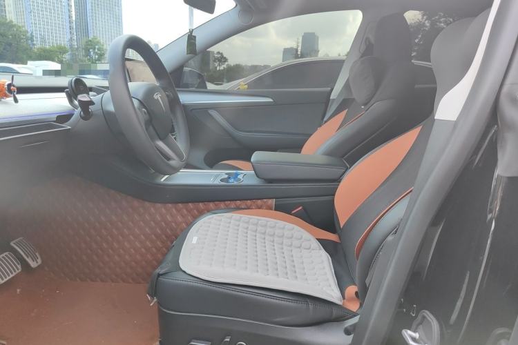 Used Tesla Model Y 2023 Long-Range All-Wheel-Drive Version Left Front Seat