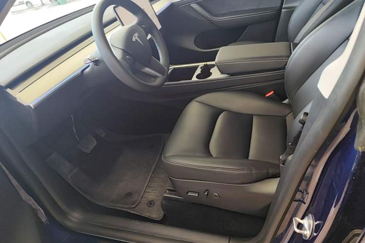 Used Tesla Model Y 2023 Rear-Wheel-Drive Version Left Front Seat