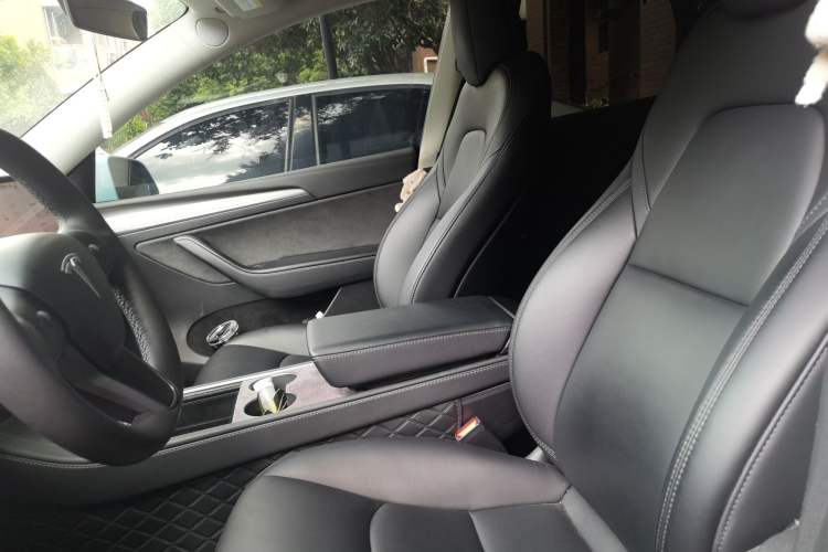 Used Tesla Model Y 2023 Long-Range All-Wheel-Drive Version Left Front Seat
