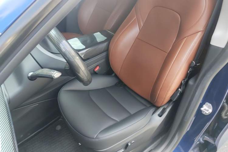 Used Tesla Model Y 2023 Long-Range All-Wheel-Drive Version Left Front Seat