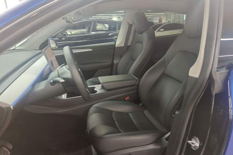Used Tesla Model Y 2023 Long-Range All-Wheel-Drive Version Left Front Seat