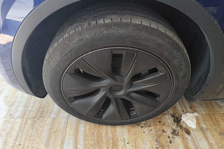 Used Tesla Model Y 2023 Rear-Wheel-Drive Version Left Front Wheel Hub