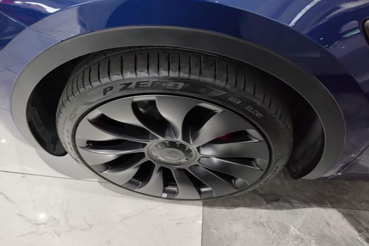 Used Tesla Model Y 2023 High-Performance All-Wheel-Drive Version Left Front Wheel Hub