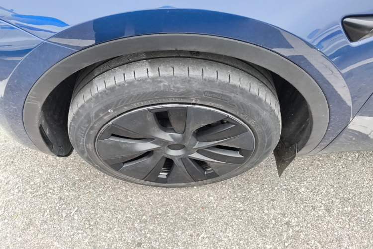 Used Tesla Model Y 2023 Rear-Wheel-Drive Version Left Front Wheel Hub