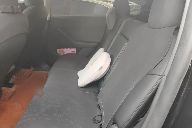 Used Tesla Model Y 2023 Long-Range All-Wheel-Drive Version Left Rear Seat