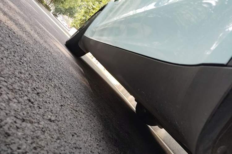 Used Tesla Model Y 2023 Long-Range All-Wheel-Drive Version Left Side Sill