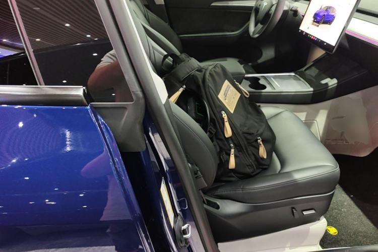 Used Tesla Model Y 2023 High-Performance All-Wheel-Drive Version Right Front Seat