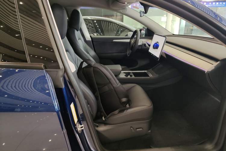 Used Tesla Model Y 2023 Rear-Wheel-Drive Version Right Front Seat