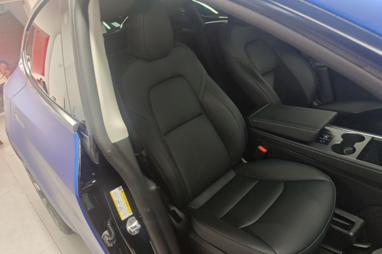 Used Tesla Model Y 2023 Long-Range All-Wheel-Drive Version Right Front Seat