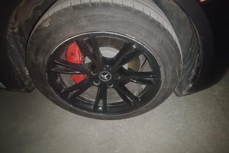 Used Tesla Model Y 2023 Rear-Wheel-Drive Version Right Front Wheel Hub