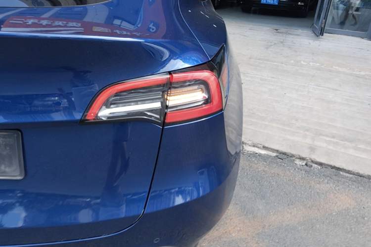 Used Tesla Model Y 2023 Long-Range All-Wheel-Drive Version Right Rear Taillight