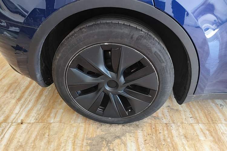 Used Tesla Model Y 2023 Rear-Wheel-Drive Version Right Rear Wheel Hub