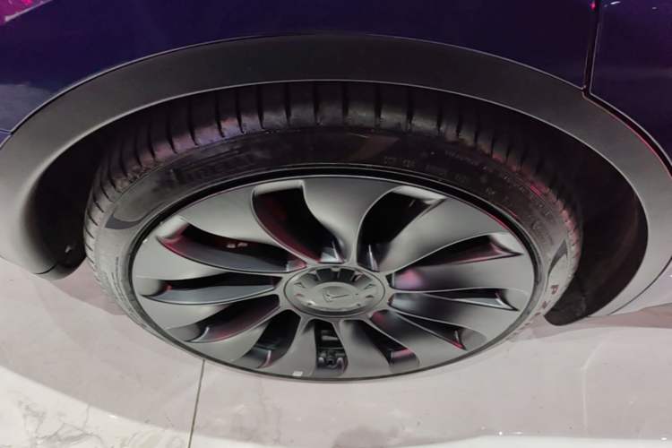 Used Tesla Model Y 2023 High-Performance All-Wheel-Drive Version Right Rear Wheel Hub