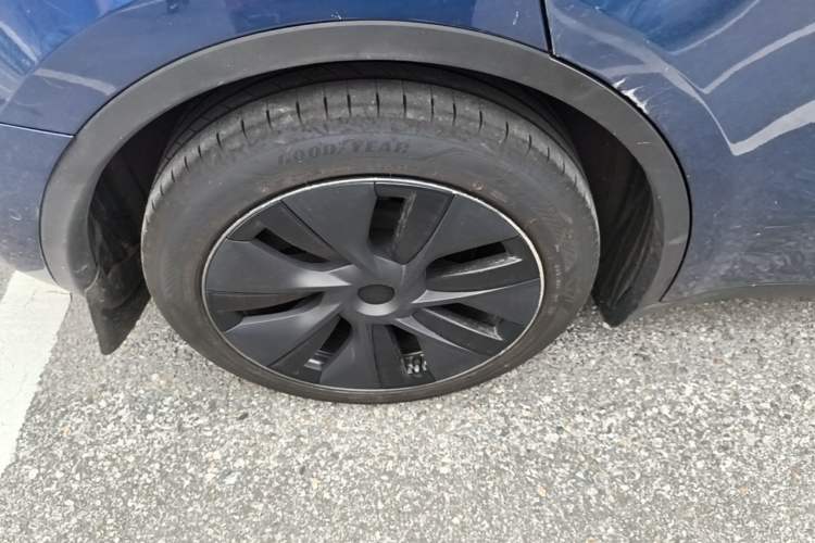 Used Tesla Model Y 2023 Rear-Wheel-Drive Version Right Rear Wheel Hub