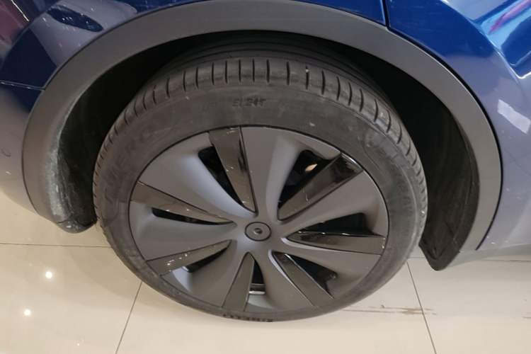 Used Tesla Model Y 2023 Rear-Wheel-Drive Version Right Rear Wheel Hub