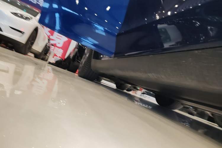 Used Tesla Model Y 2023 Rear-Wheel-Drive Version Right Side Sill