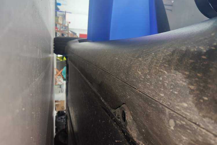 Used Tesla Model Y 2023 Long-Range All-Wheel-Drive Version Right Side Sill