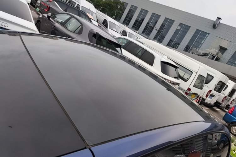 Used Tesla Model Y 2023 Rear-Wheel-Drive Version Roof
