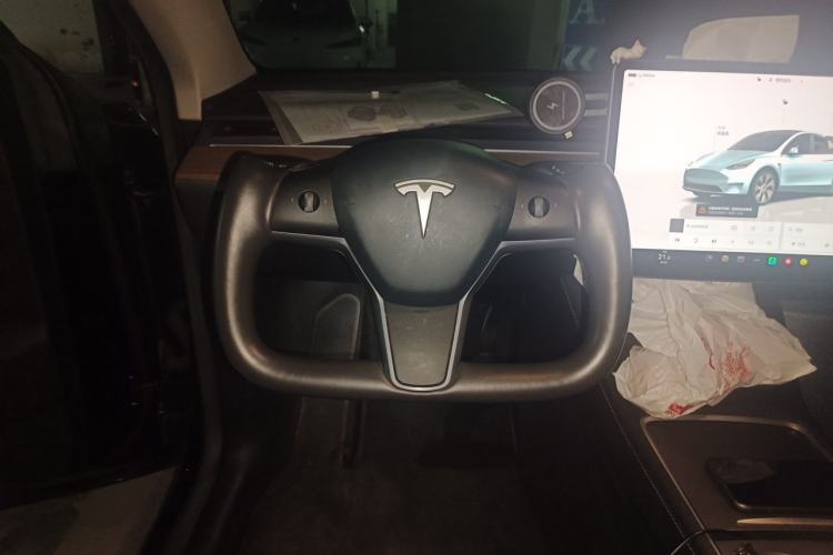 Used Tesla Model Y 2023 Rear-Wheel-Drive Version Steering Wheel
