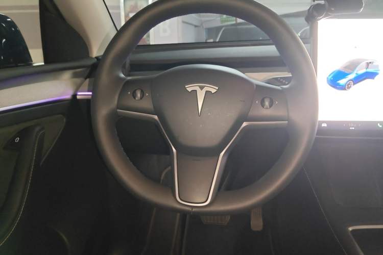 Used Tesla Model Y 2023 Long-Range All-Wheel-Drive Version Steering Wheel