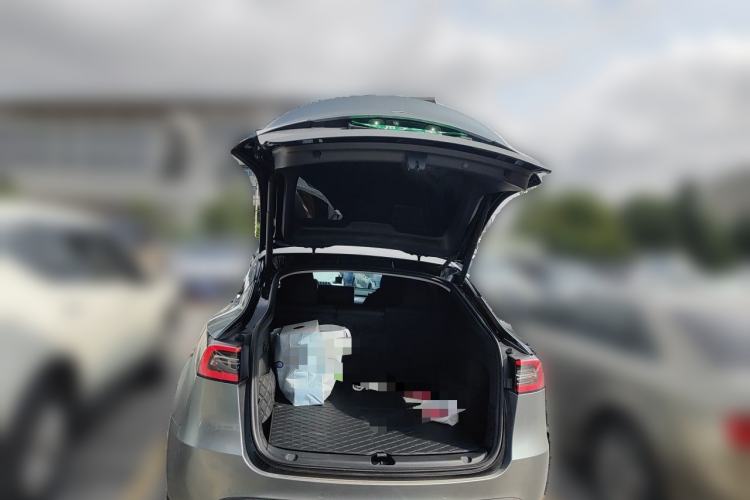 Used Tesla Model Y 2023 Long-Range All-Wheel-Drive Version Trunk