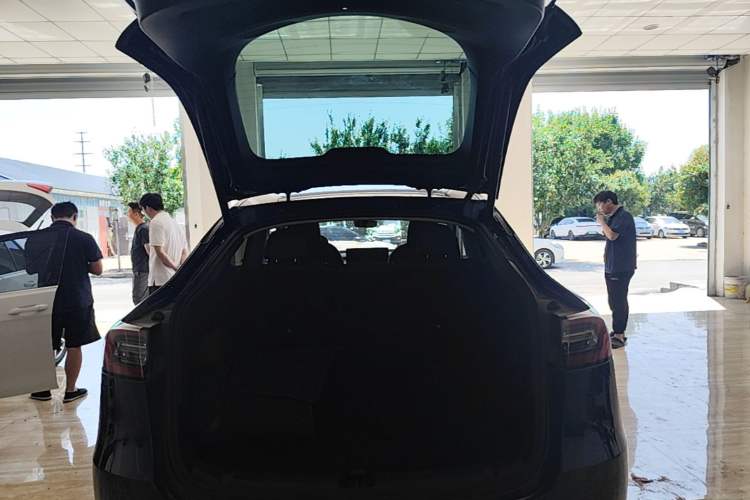 Used Tesla Model Y 2023 Rear-Wheel-Drive Version Trunk