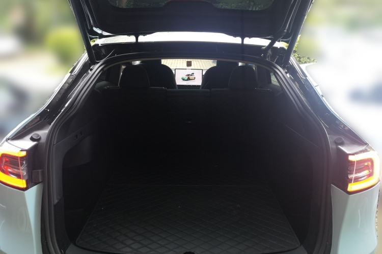 Used Tesla Model Y 2023 Long-Range All-Wheel-Drive Version Trunk