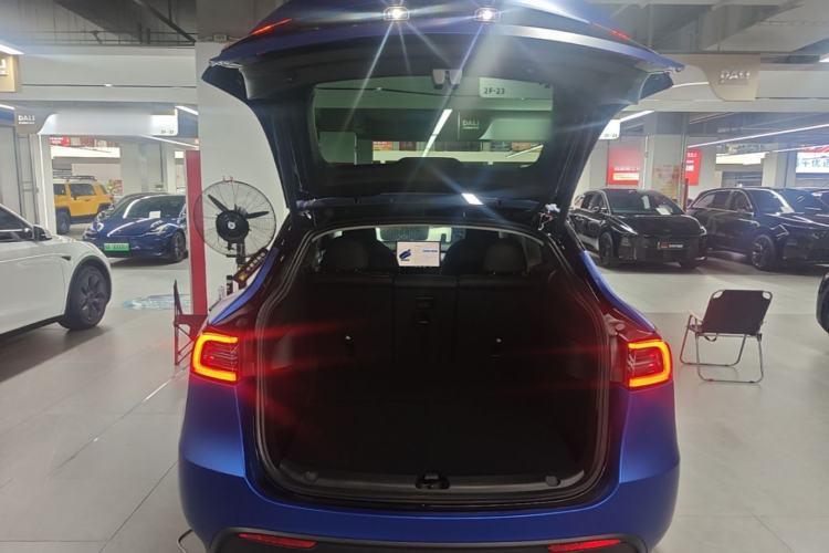 Used Tesla Model Y 2023 Long-Range All-Wheel-Drive Version Trunk