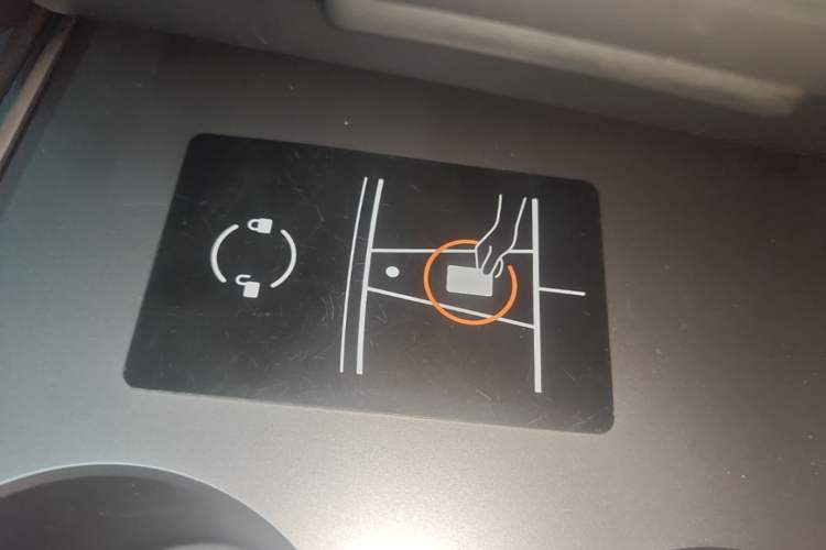 Used Tesla Model Y 2023 Long-Range All-Wheel-Drive Version Vehicle Key
