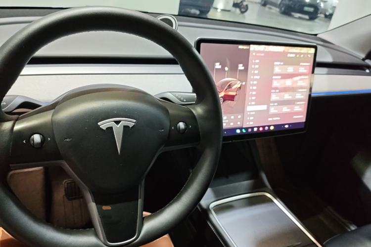 Used Tesla Model Y 2023 Rear-Wheel-Drive Version Center Console