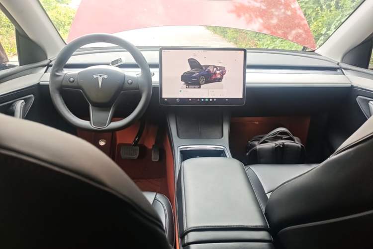 Used Tesla Model Y 2023 Rear-Wheel-Drive Version Center Console