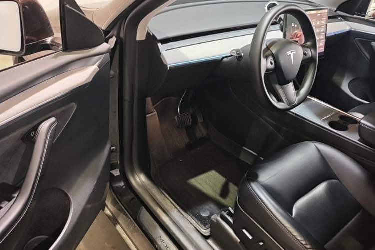Used Tesla Model Y 2023 Rear-Wheel-Drive Version Driver Seat