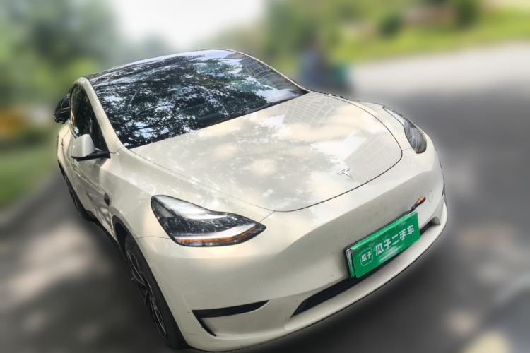 Used Tesla Model Y 2023 Rear-Wheel-Drive Version Front Right 45 Deg