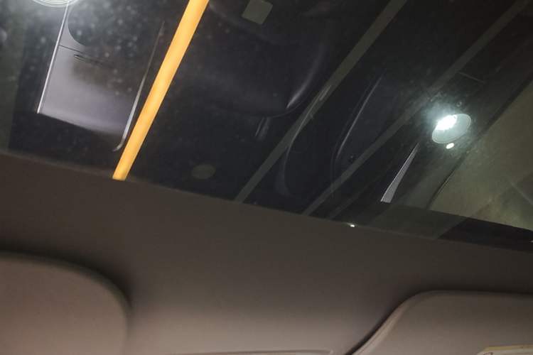 Used Tesla Model Y 2023 Rear-Wheel-Drive Version Headliner