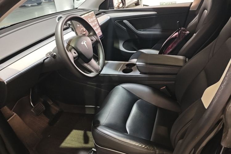 Used Tesla Model Y 2023 Rear-Wheel-Drive Version Left Front Seat