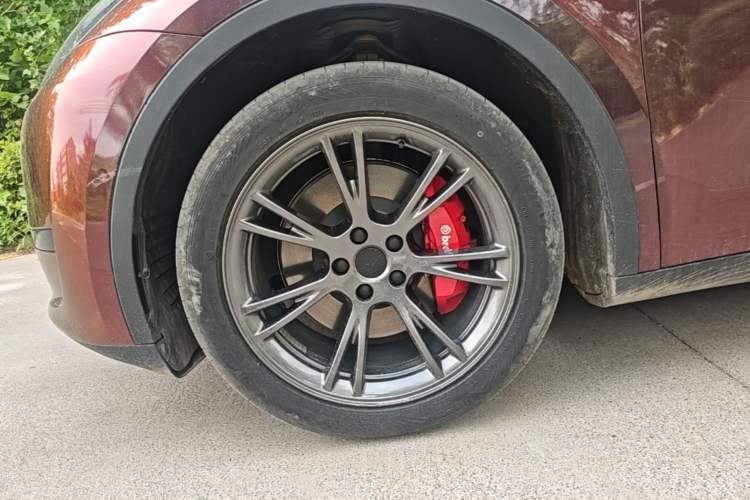 Used Tesla Model Y 2023 Rear-Wheel-Drive Version Left Front Wheel Hub