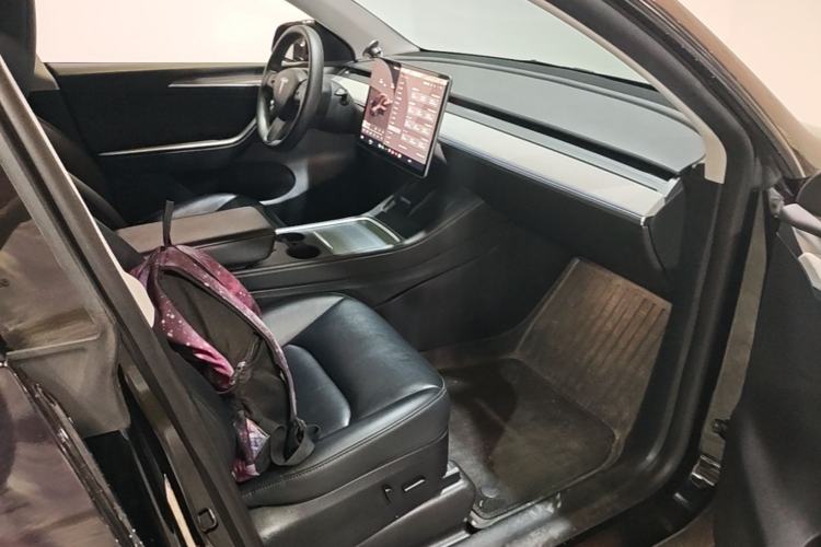 Used Tesla Model Y 2023 Rear-Wheel-Drive Version Right Front Seat