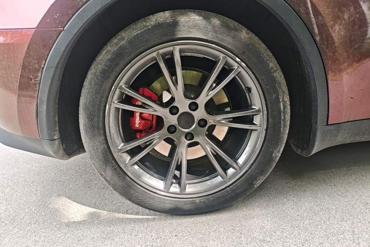 Used Tesla Model Y 2023 Rear-Wheel-Drive Version Right Rear Wheel Hub
