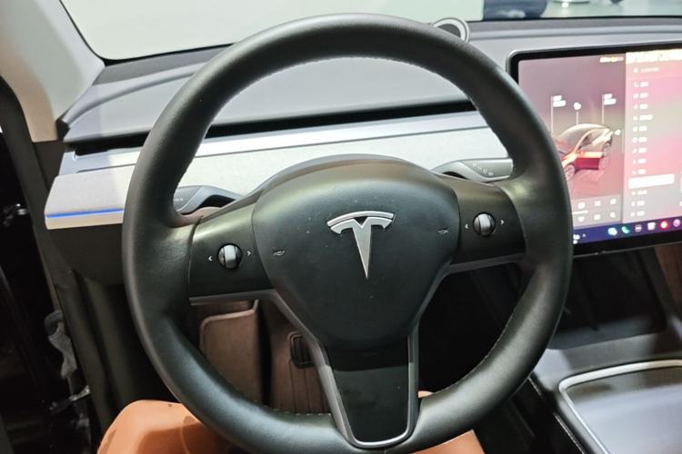 Used Tesla Model Y 2023 Rear-Wheel-Drive Version Steering Wheel