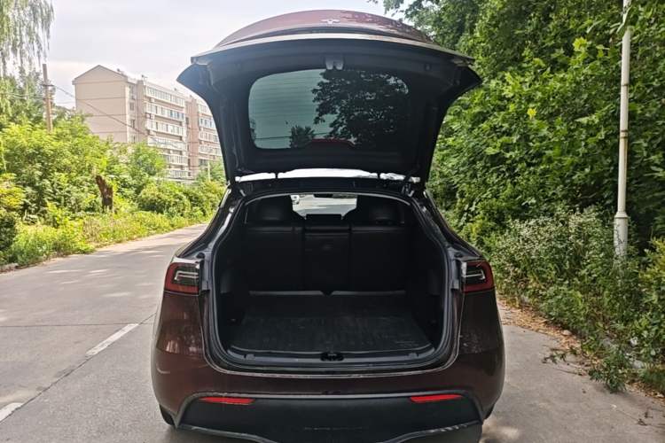 Used Tesla Model Y 2023 Rear-Wheel-Drive Version Trunk