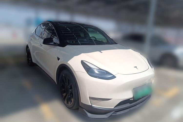 Used Tesla Model Y 2023 Long-Range All-Wheel-Drive Version Front Right 45 Deg