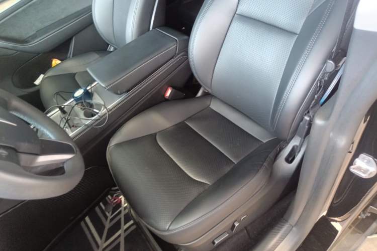 Used Tesla Model Y 2023 Long-Range All-Wheel-Drive Version Left Front Seat